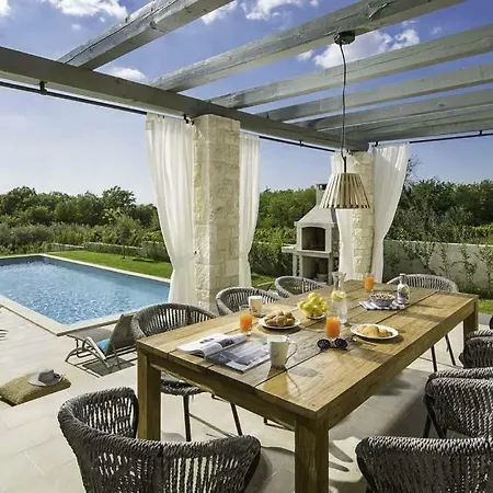 Deklevi Sleeps 10 Pool Air Con Wifi 别墅 *