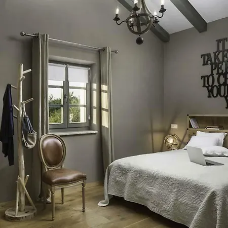 Deklevi Sleeps 10 Pool Air Con Wifi Stuti