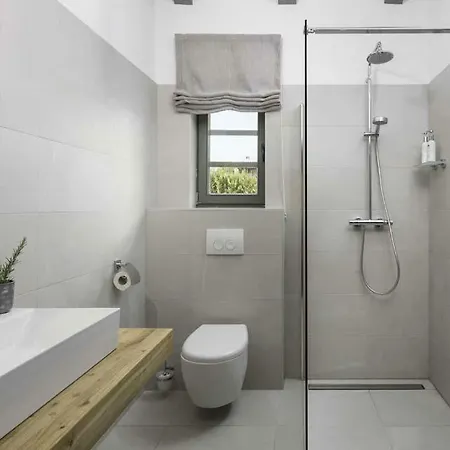 Deklevi Sleeps 10 Pool Air Con Wifi 别墅 *