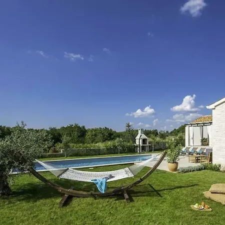 Deklevi Sleeps 10 Pool Air Con Wifi Stuti