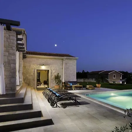 别墅 Deklevi Sleeps 10 Pool Air Con Wifi Stuti